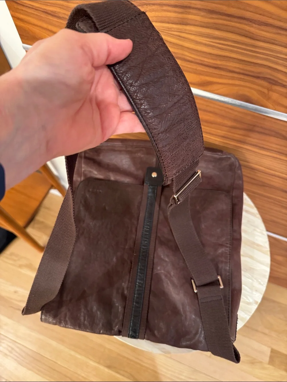 Lodis men messenger